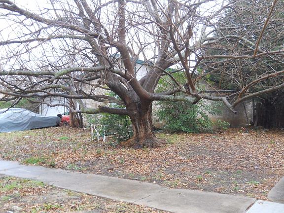2nd image of 422 Stonehenge Dr