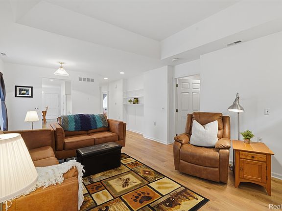 4th image of 21305 Juniper Ct #61