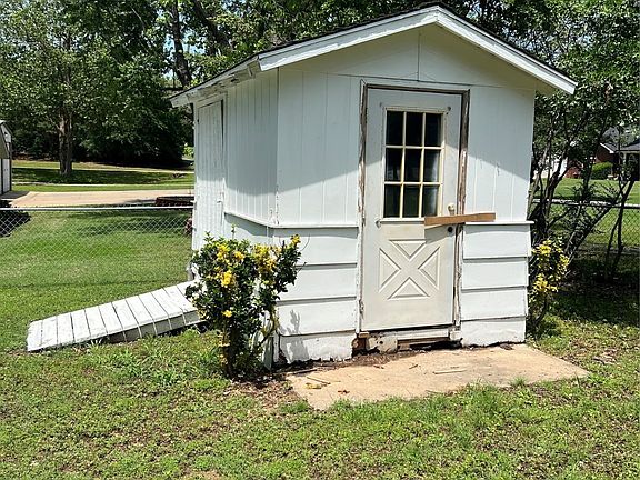 5th image of 384 Fisher Dr