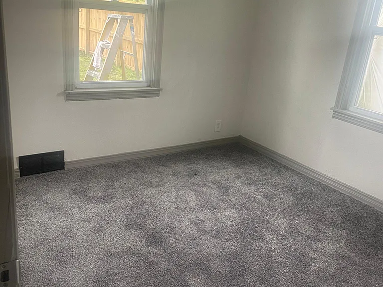 1832 N Minneapolis Ave — Photo 3