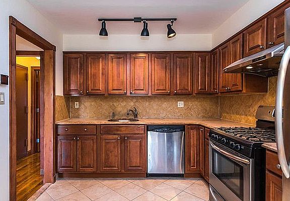 2nd image of 48 N Henry St APT 3