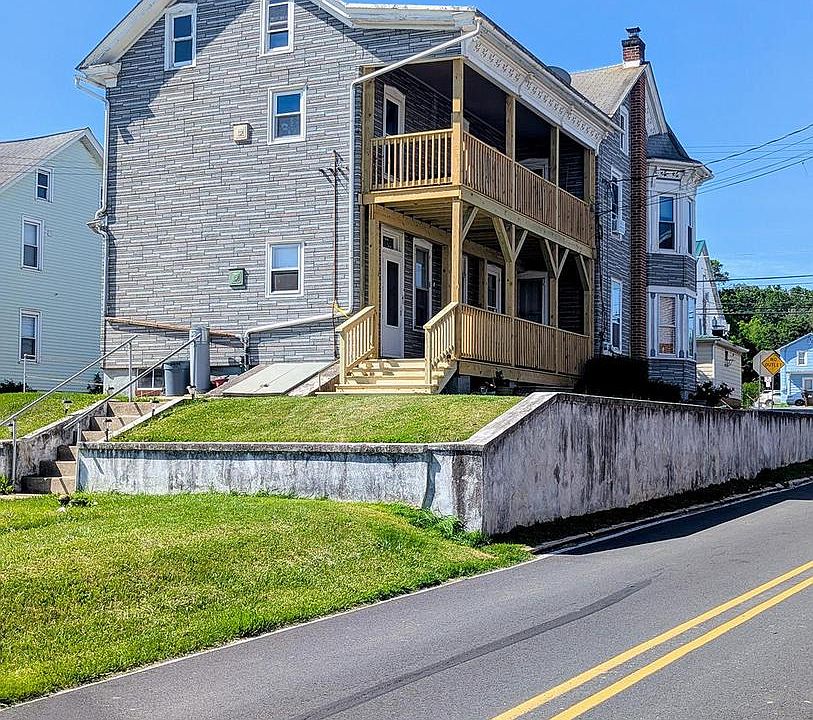 2nd image of 501 Main St