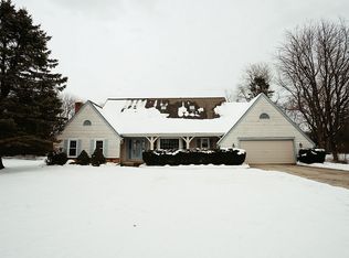 1000 Golden Meadow Gln, Brookfield, WI 53045