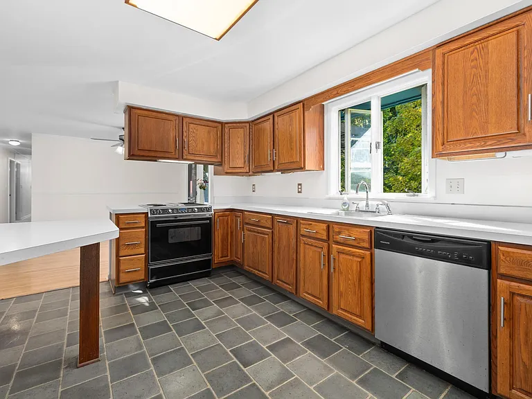 326 Cadman Dr — Photo 11