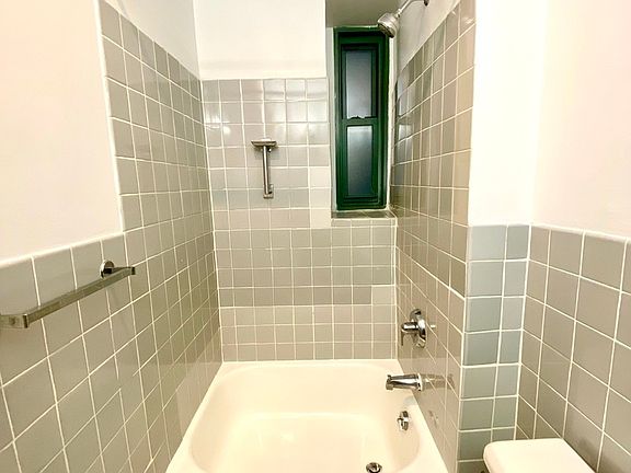 4th image of 515 E 78th St APT 1E