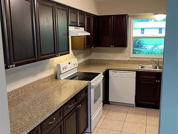 4th image of 9049 N Golfview Dr