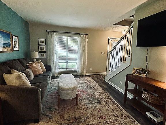 5th image of 124 Sunset Dr