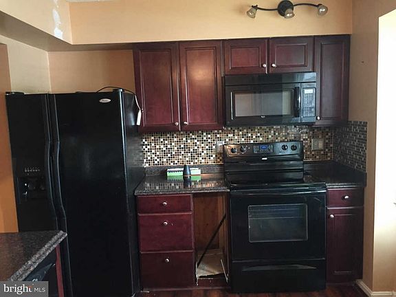 4th image of 10253 Irongate Way