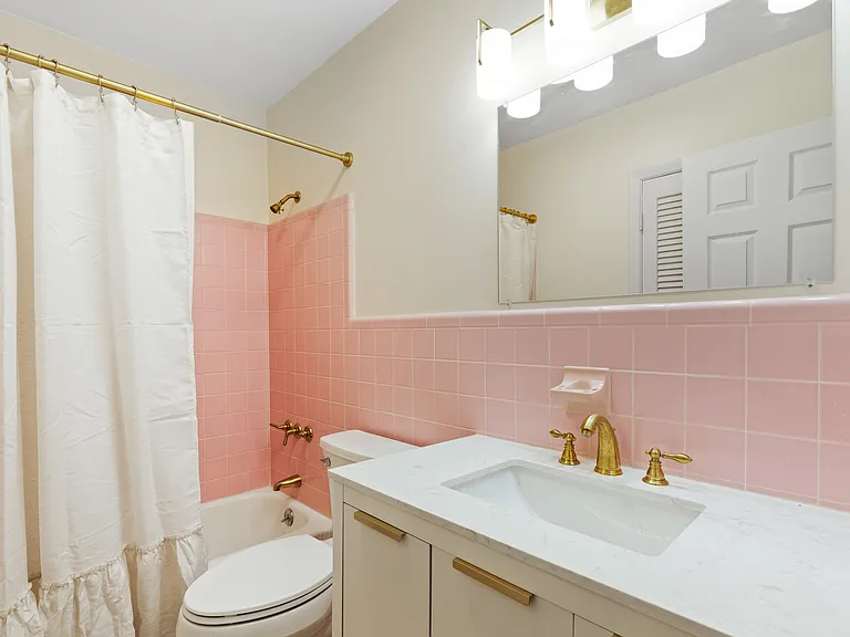 1524 SW 37th Ave — Photo 2