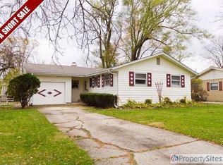 210 Arrowhead Trl, Carol Stream, IL 60188