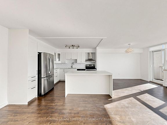 4th image of 360 Ridelle Ave #2301