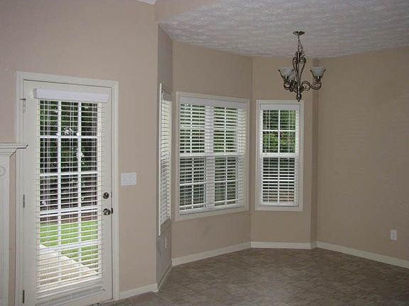 5th image of 138 Autumn Glen Dr