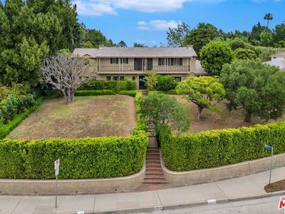 570 S Beverly Glen Blvd, Los Angeles, CA, 90024