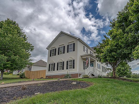 2nd image of 6005 Briar Hill Ct