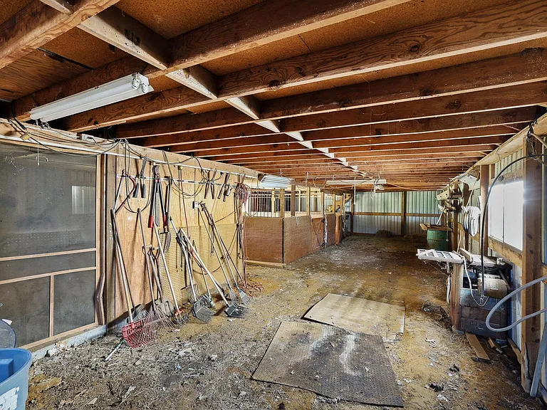 12869 FM 1385 — Photo 34