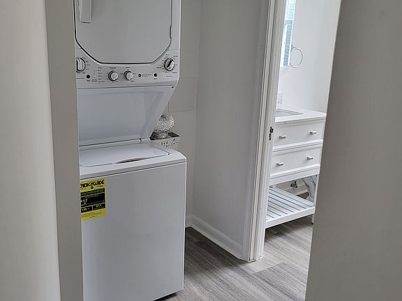 5th image of 2639 W Girard Ave #3