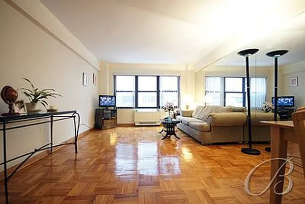 Rented by Bellmarc Realty | media 20