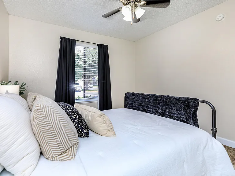 North Creek Apartment Homes — Photo 47