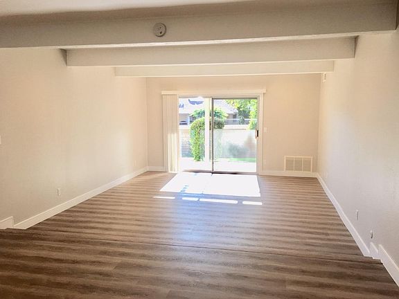 5th image of 942 Knoll Vista Dr