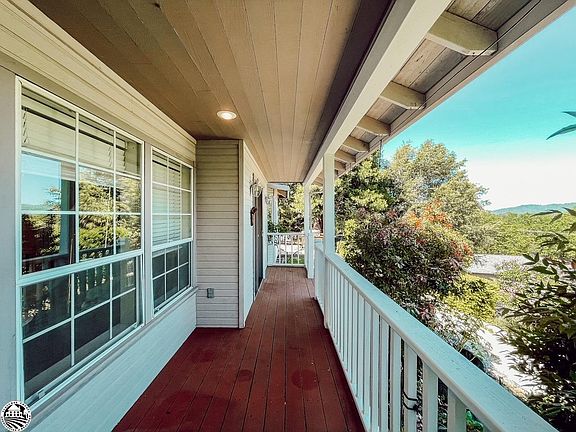5th image of 17551 Scenic Heights Dr
