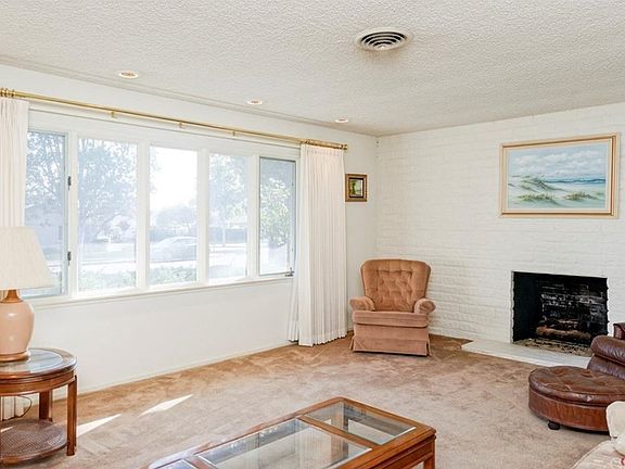 3rd image of 1389 Fairway Dr