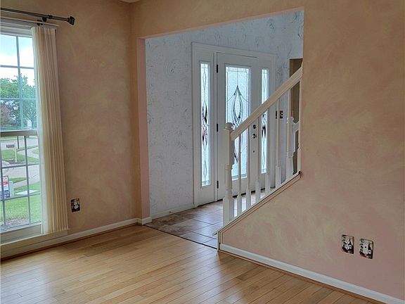 3rd image of 528 Cherry Hill Ln