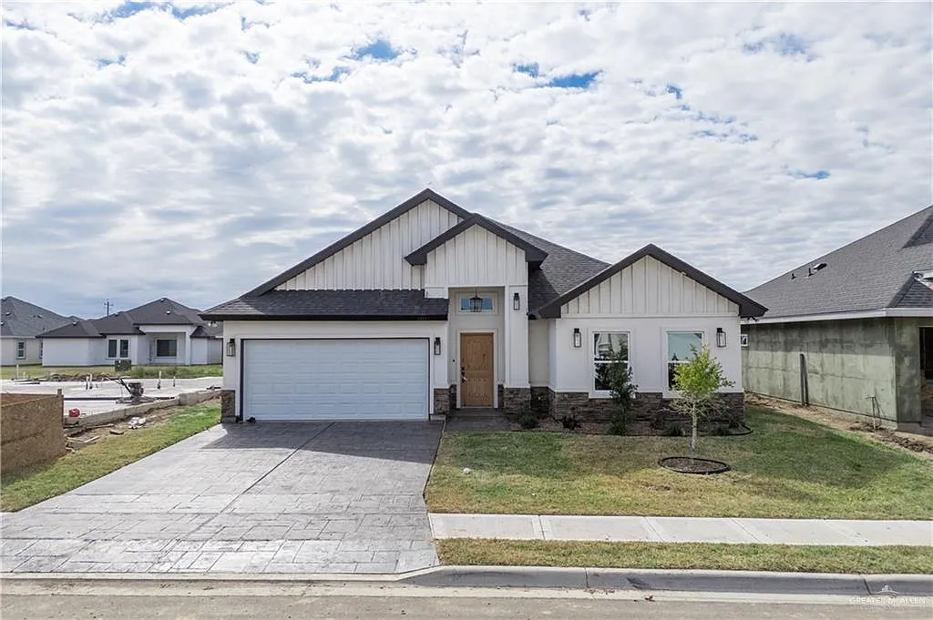 3 bed, 2.0 bath, 1732 sqft, $2,400 — Photo 1