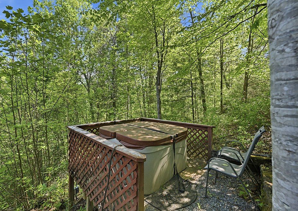 16th image of 125 Mulberry Ln