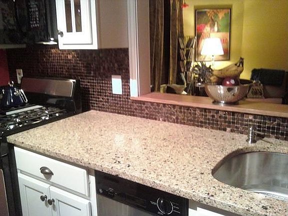 Kitchen w/passthru
