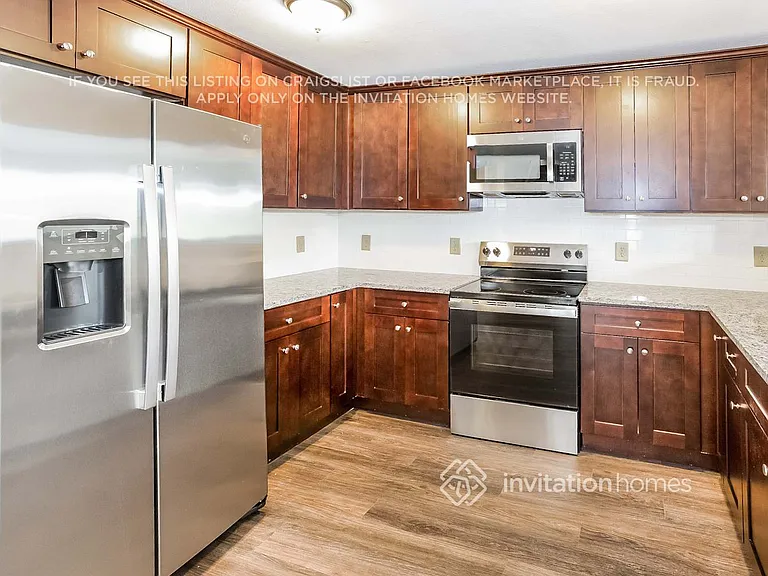 956 Littleton Dr — Photo 8