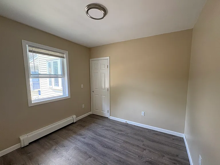 11 Ray Ave — Photo 15