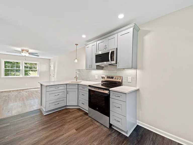 1421 Ardmore Dr #A — Photo 4