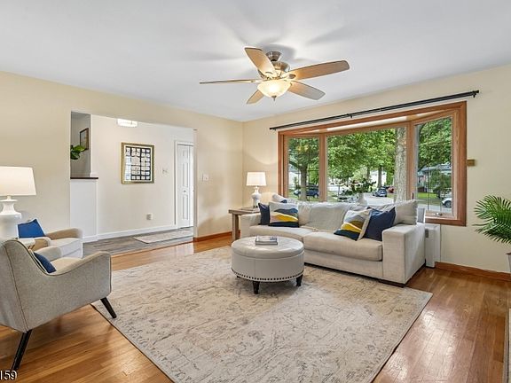 4th image of 49 Skyview Rd