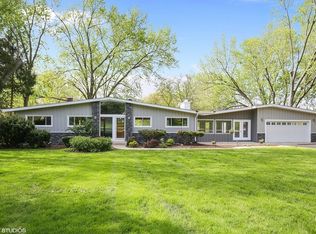 213 Rainbow Dr, Dundee, IL