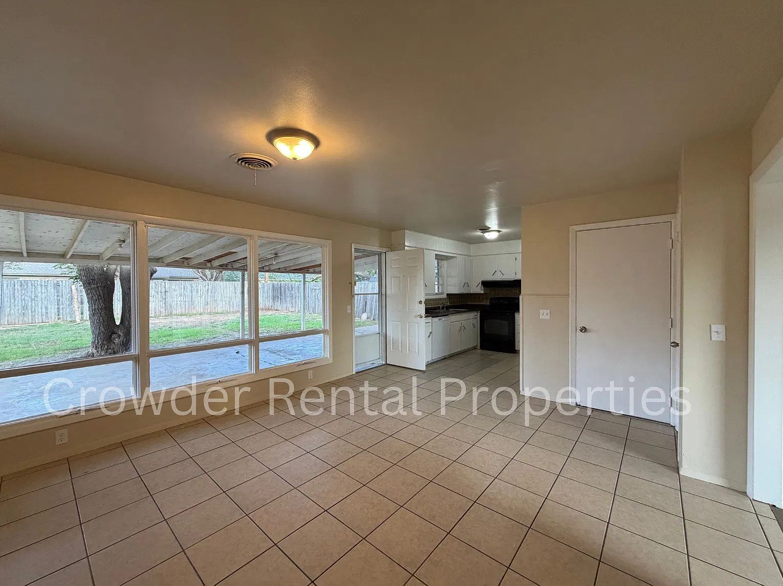 3 bed, 1.5 bath, 1230 sqft, $1,700 — Photo 3