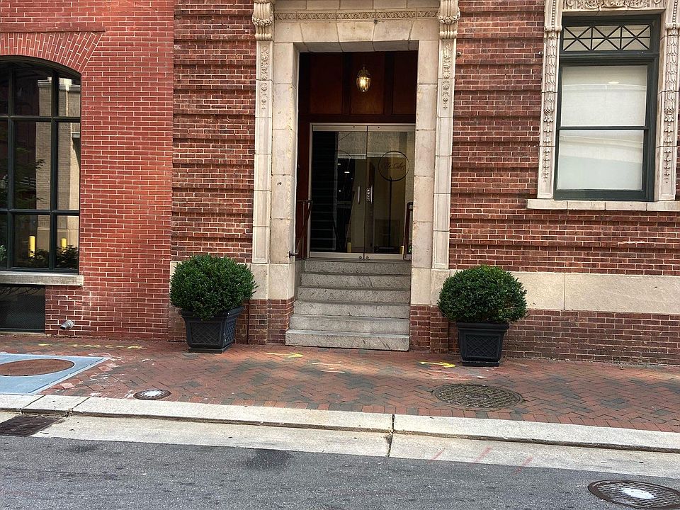 1st image of 115 W Tazewell St
