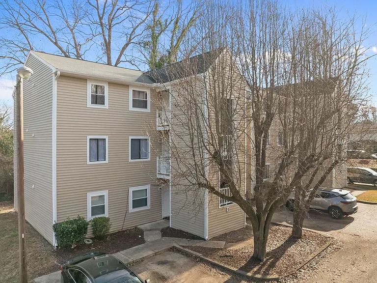 1011 Camden Ave — Photo 9