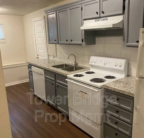 716 14th St #B — Photo 6