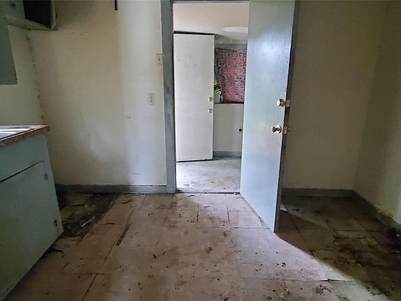 3rd image of 7339 Phillips St