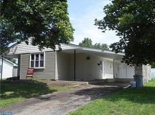 36 Pebble Ln, Levittown, PA 19054