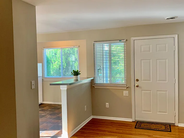 506 Rockland Ave — Photo 5