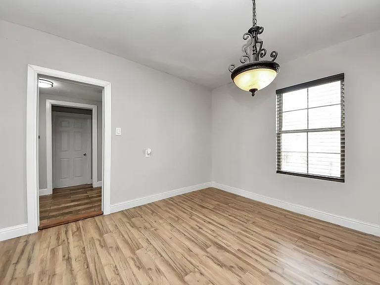 215 E Saint Charles Dr — Photo 18