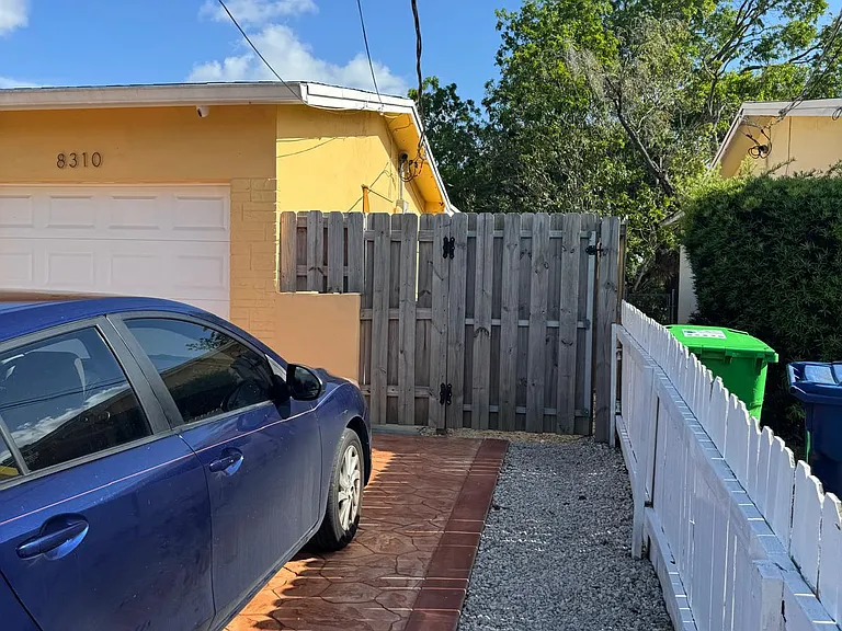 8310 NW 24th Pl — Photo 4