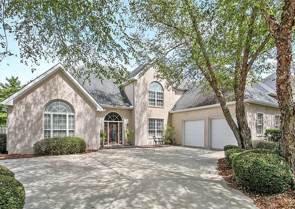 1st image of 42 Fairway Oaks Dr