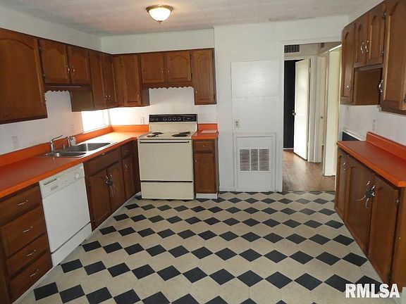 5th image of 324 S Church St