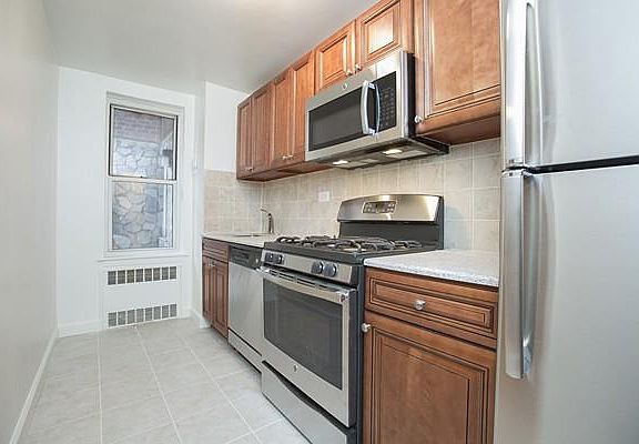4th image of 6515 Yellowstone Blvd #1G