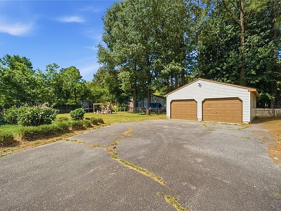 2nd image of 2744 Horseshoe Dr