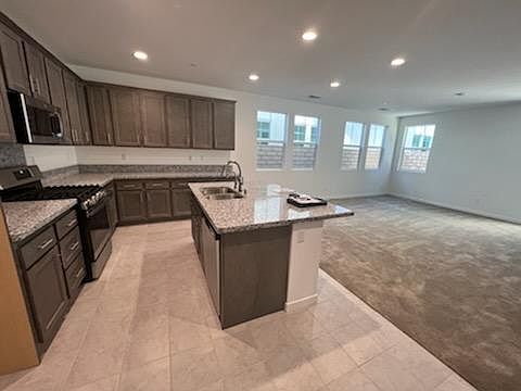 2nd image of 2920 E Hamilton Paseo