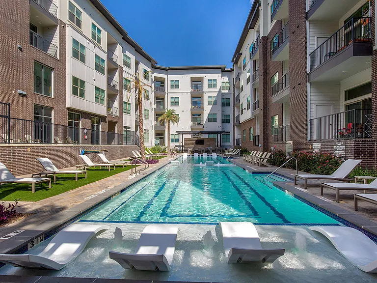 The Monroe Apartments — Photo 20