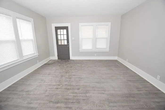 2 bed, 1.0 bath, $995 — Photo 3